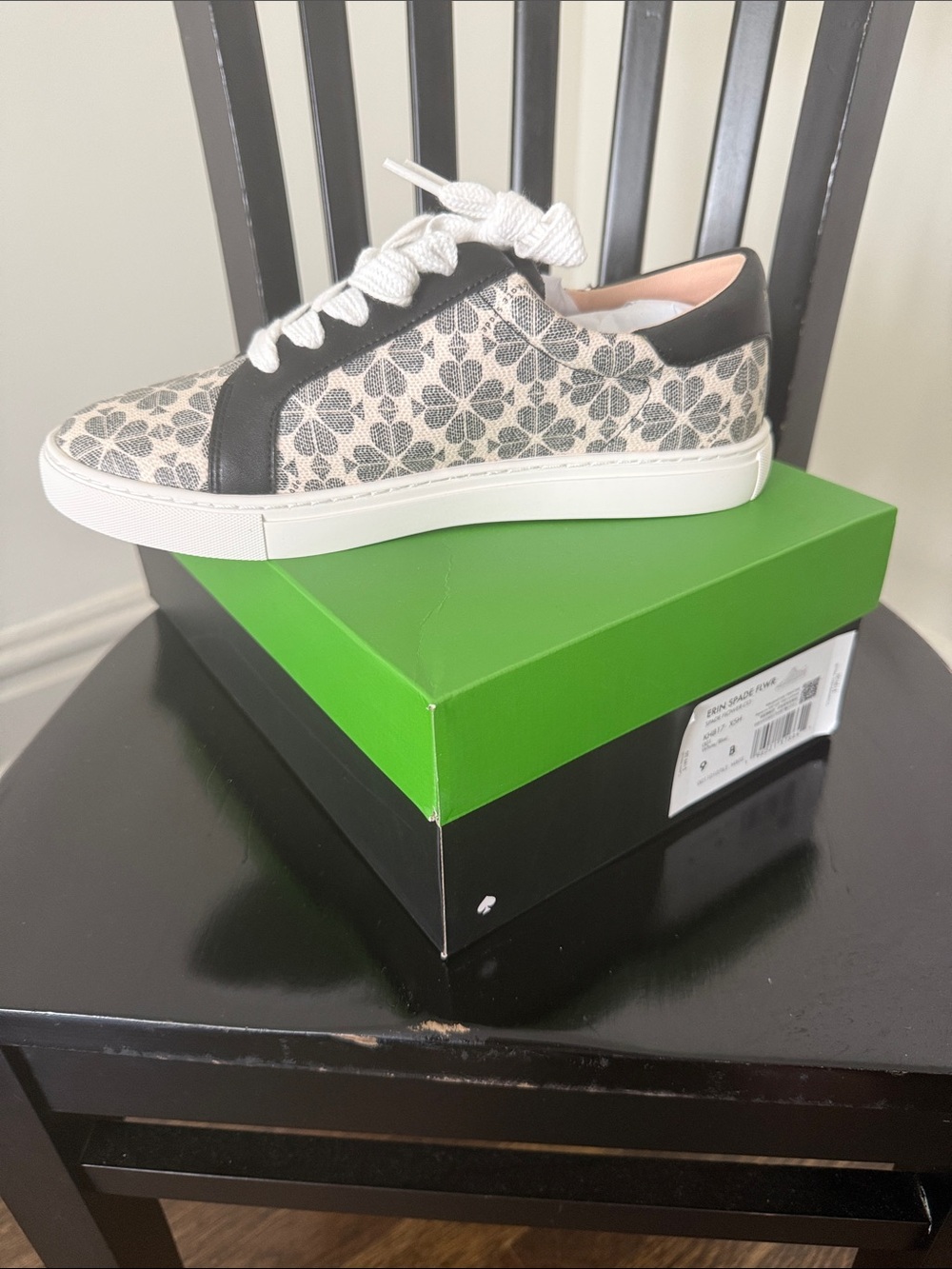 Kate Spade”Erin” Spade Flower 9 Black & White Leather Sneaker - Women NIB - Picture 2 of 7